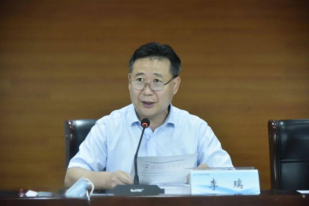 院党总支书记徐俊兰主持会议院长白金娥6月18日下午,中牟县人民医院