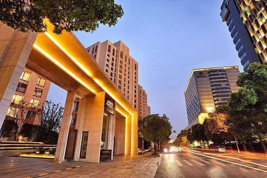 目前在售新房只有泰府名邸和茂名公馆,华山公寓此次出售受到很多人的