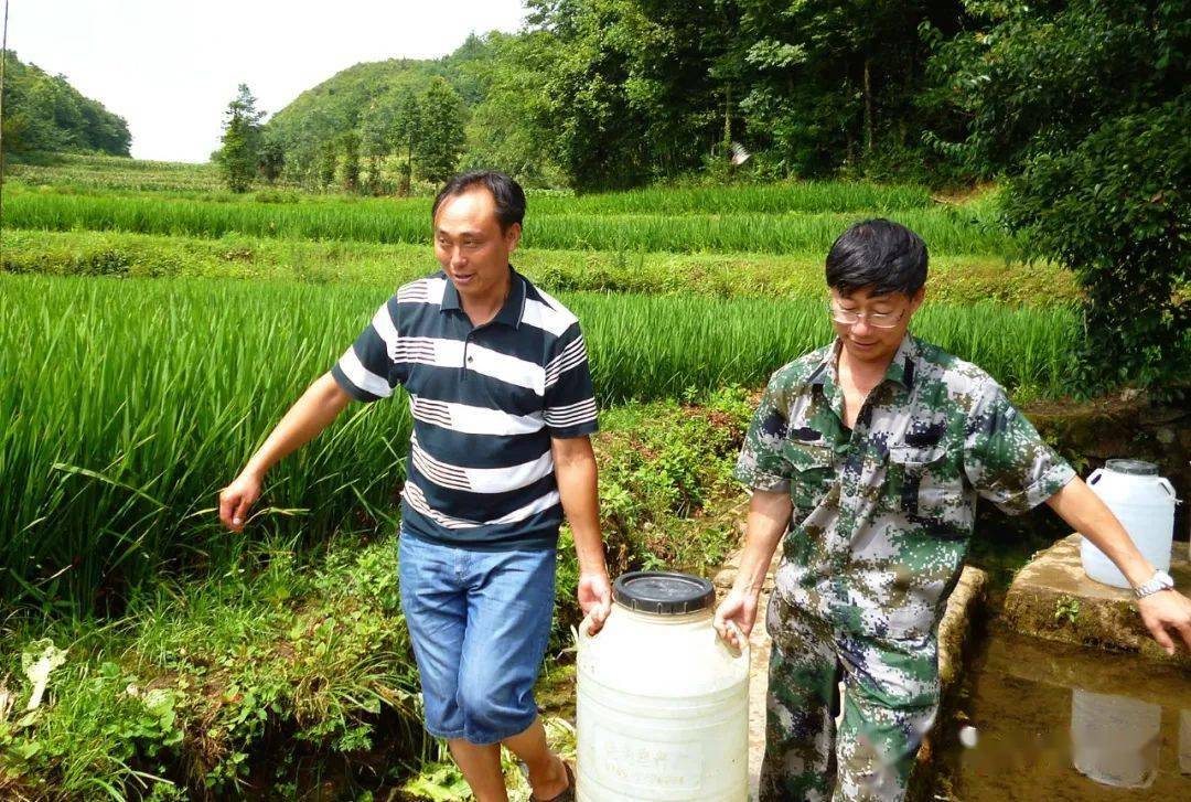 人物實幹贏口碑扶貧更扶志記貴州省岑鞏縣天星鄉三星村第一書記段剛