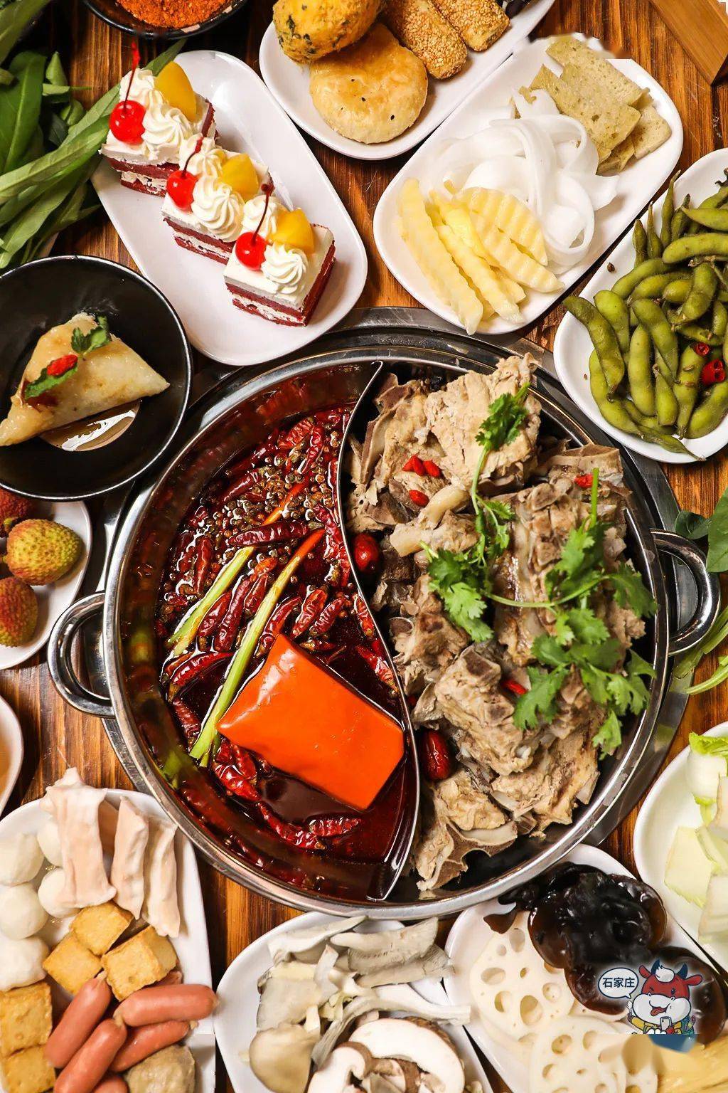 国际庄zui壕酱骨自助火锅,啃肉 火锅 水果小吃统统不限量!_酱骨头