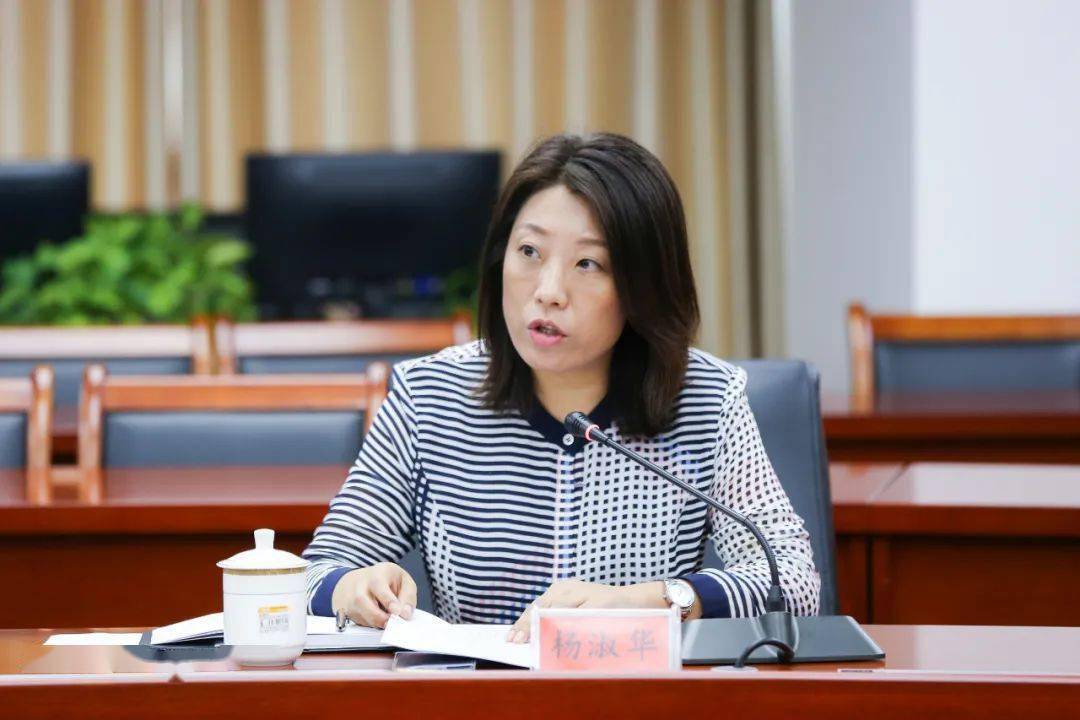 赔偿办主任杨淑华作了专题汇报,部分赔委会委员作了交流发言.