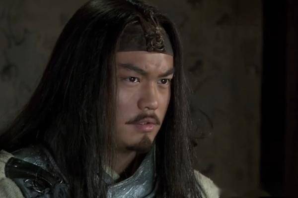 魏黄初二年(公元221年),成公英跟随凉州刺史张既在河西平定叛乱时