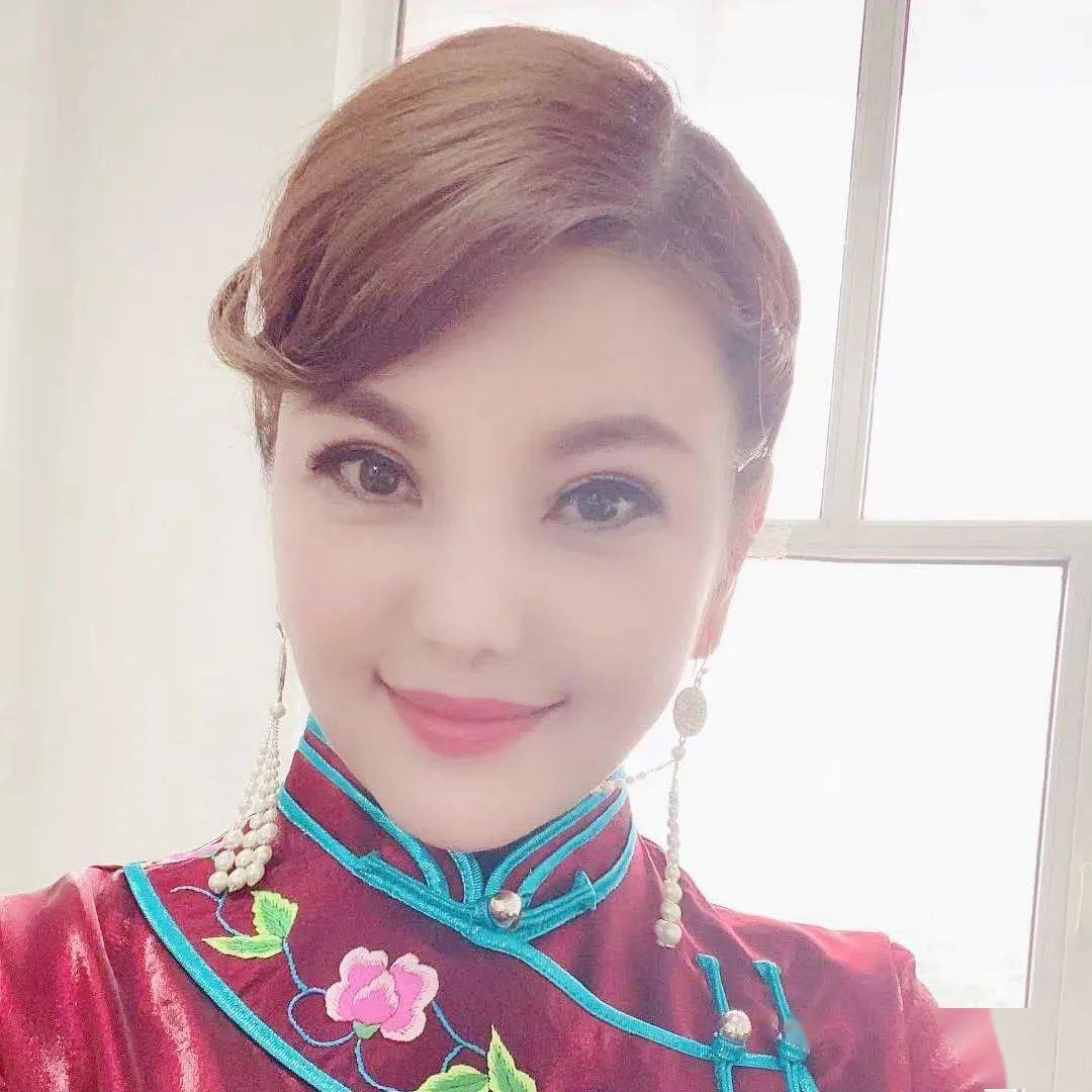 文艺乌兰图雅唱响乌兰牧骑精神永远做新时代红色文艺轻骑兵