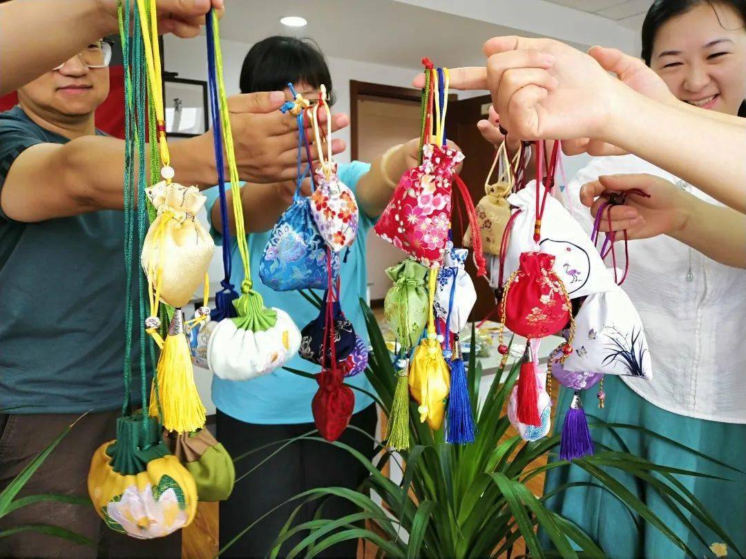 小编心意香囊,愿君平安吉祥_图书