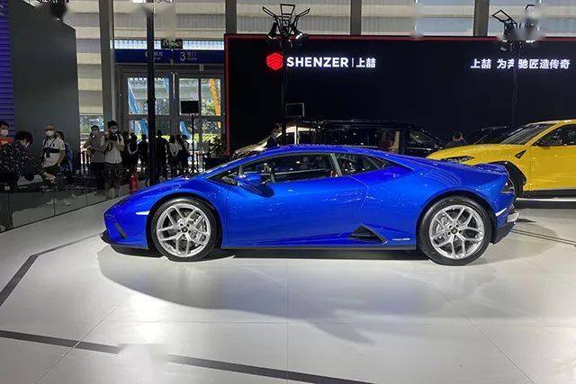 200万级别的后驱兰博基尼亮相粤港澳车展