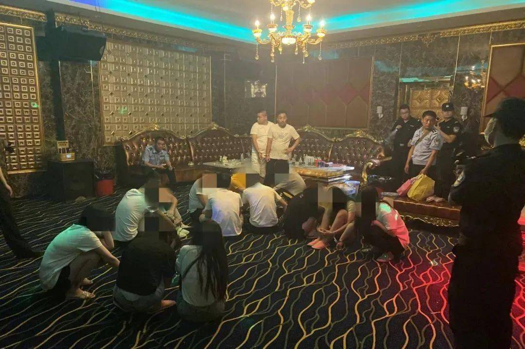 查获现场▲现场吸毒工具▲现场查获毒品自钟祥市公安局加大涉毒违法