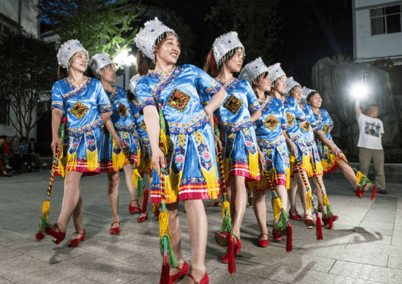 王国庆 摄 中速音乐以城口地区民歌展现钱棍舞基本元素和基本动律