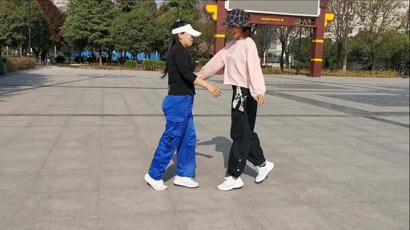 晶舞门最新鬼步舞友情友义背面演示两个人跳起更开心