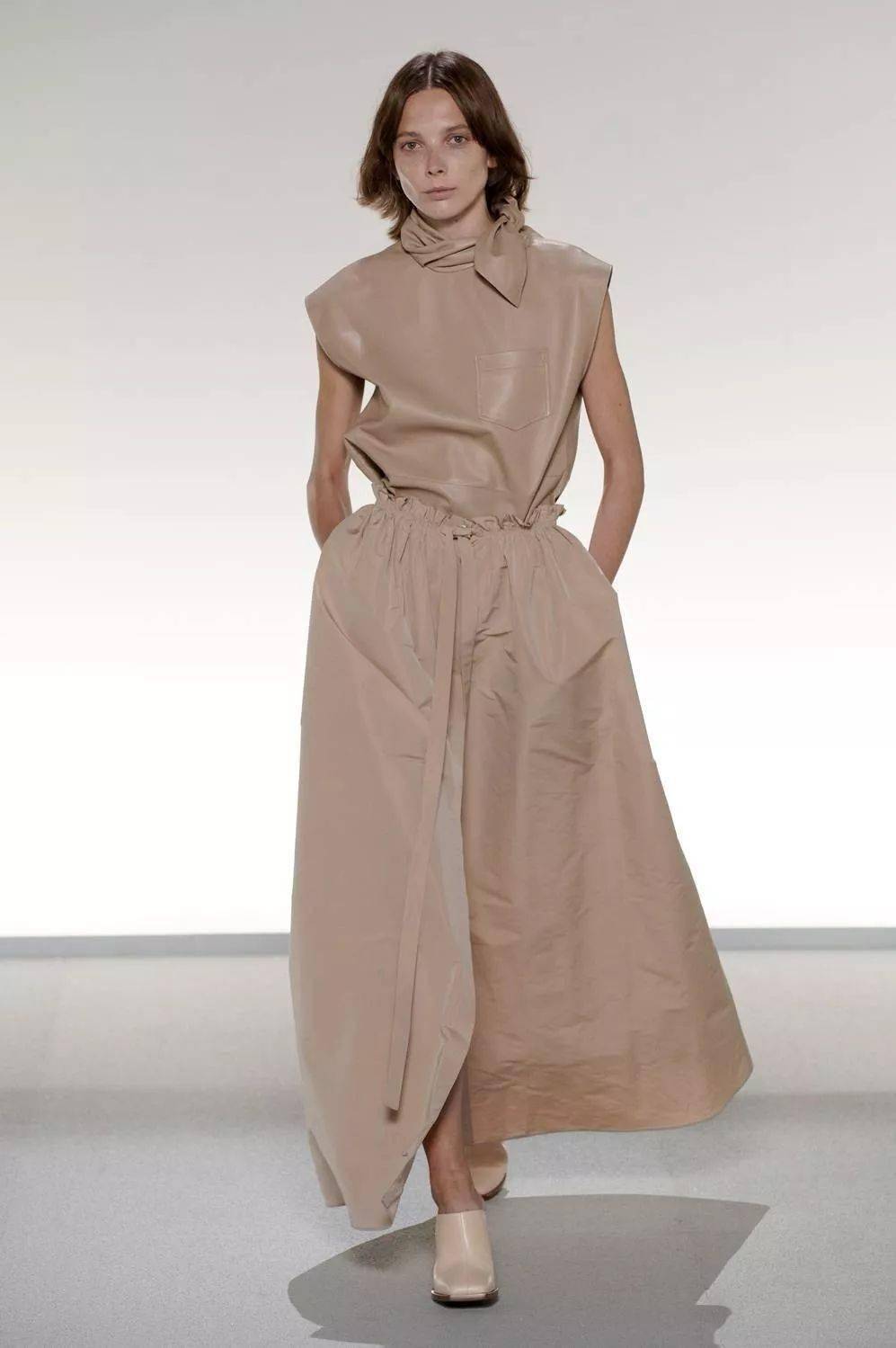 图片版权归原作者所有·如有侵权请联系删除服装素材