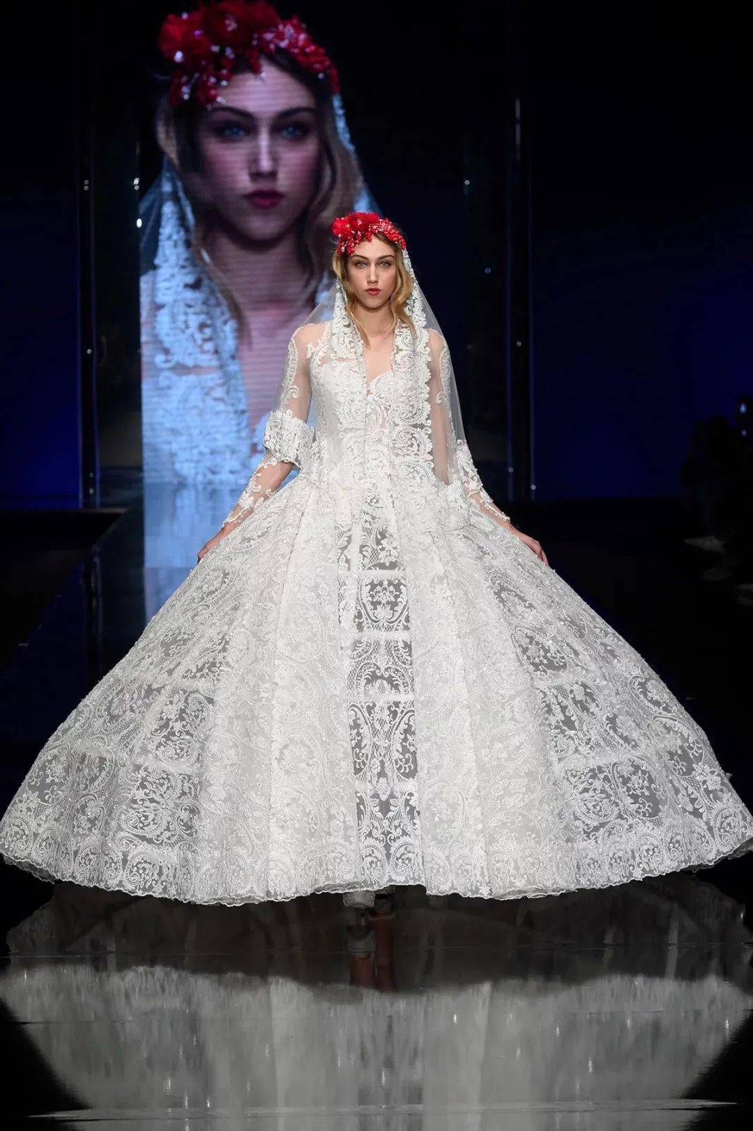 ameliacasablanca的玫瑰婚纱一眼就心动丨2020米兰婚纱时装周