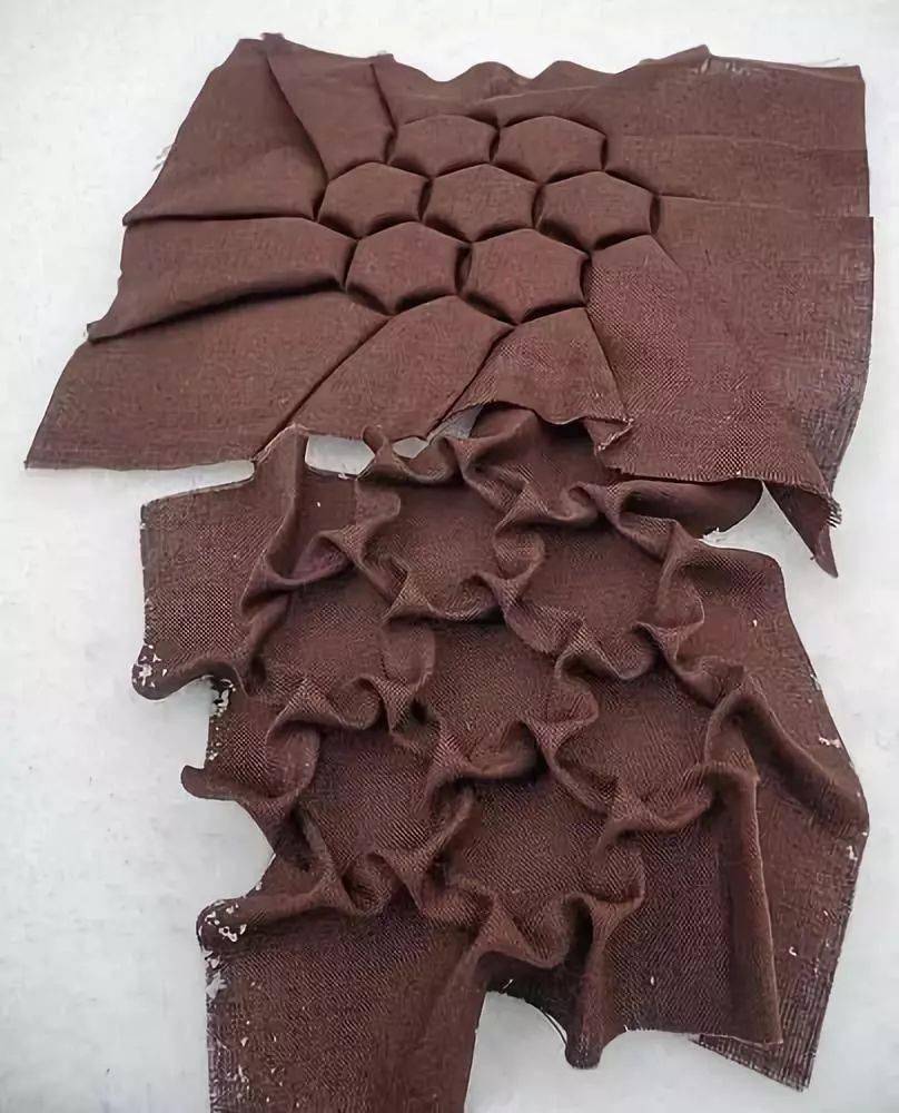 一篇让你学会手工绣缀,给你的创意立裁加加餐!