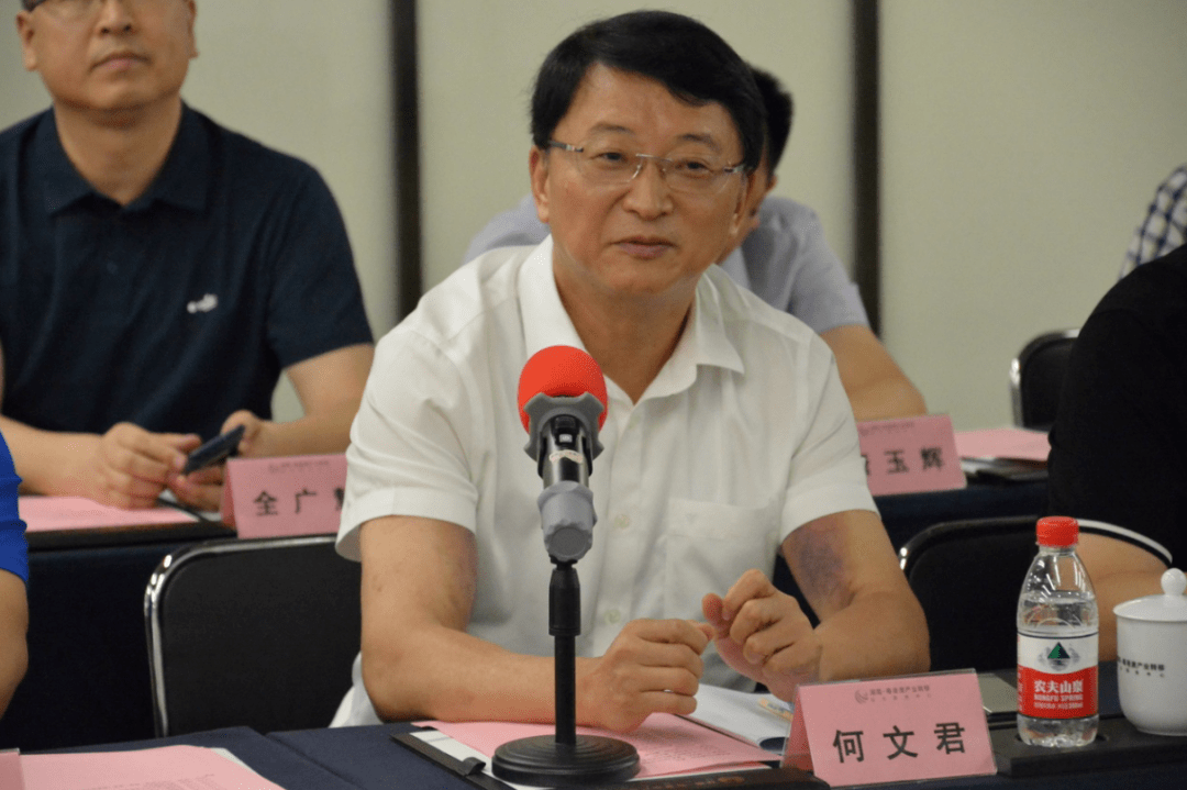 (▲湖南省政府驻深圳办事处主任 何文君)湖南省委台办主任肖祥清讲话.