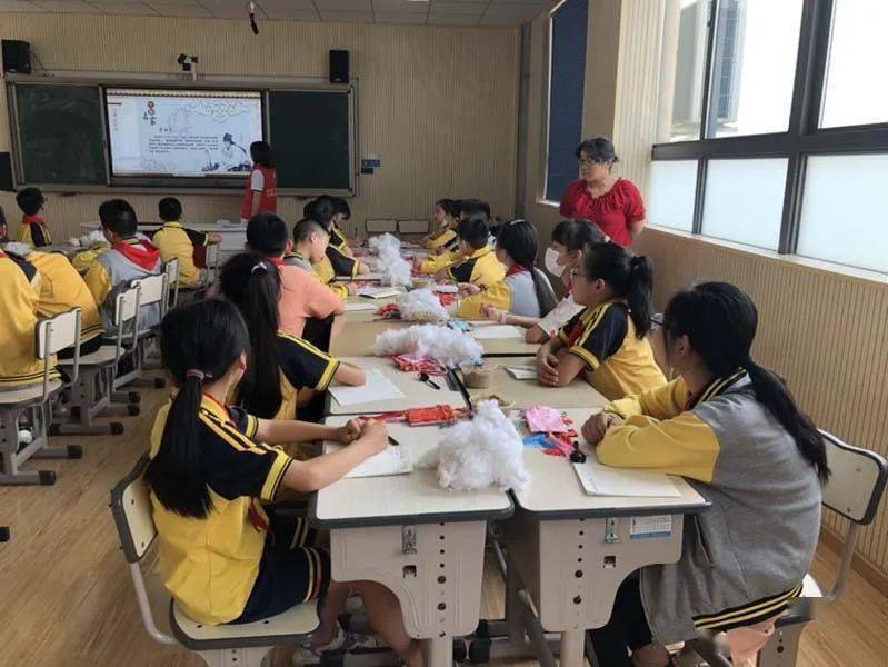 校园新闻中医文化进校园百草园里识草药嘉善县天凝小学种植基地启动