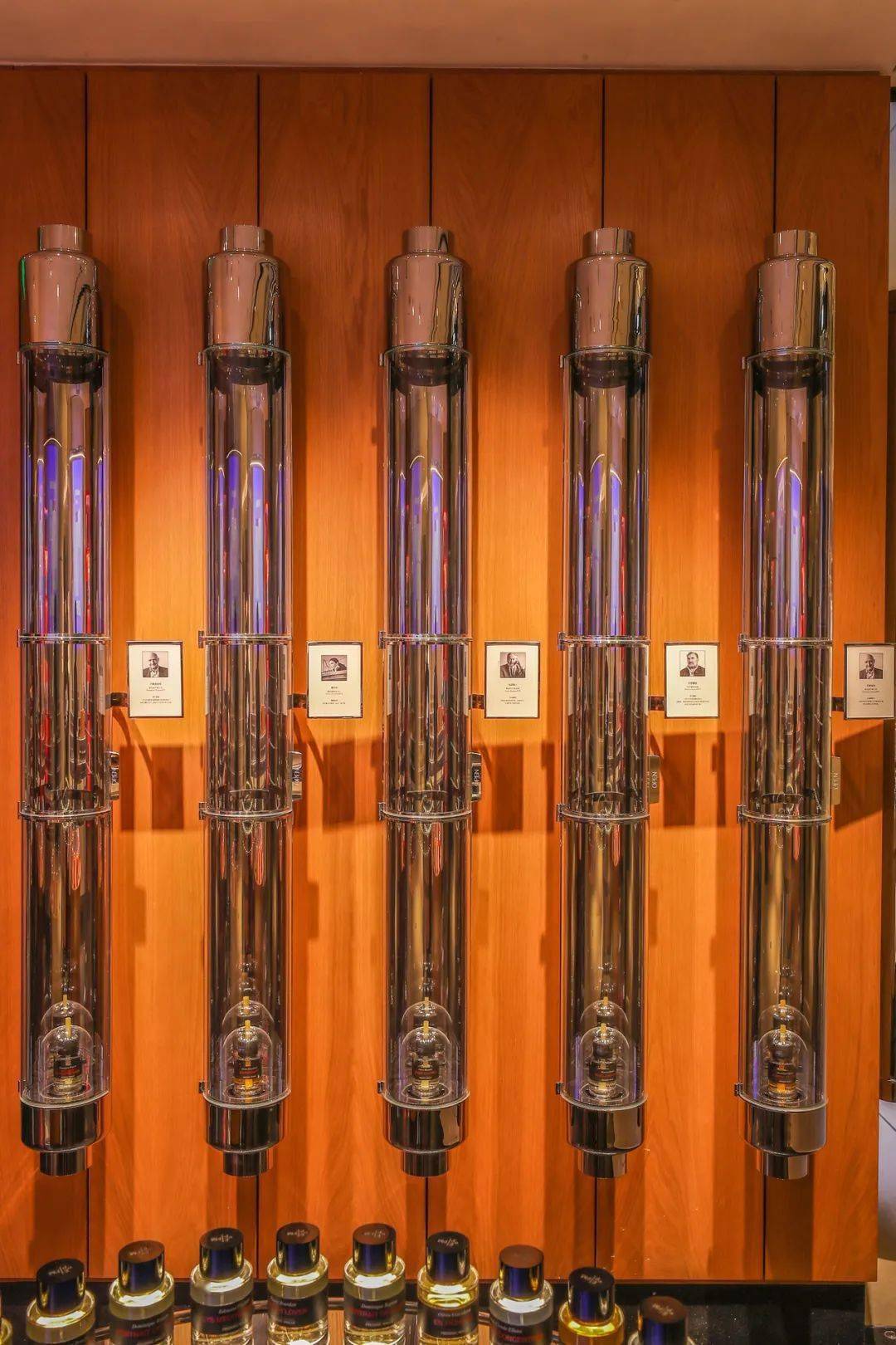 由frédéric malle馥马尔先生亲自设计的专利smelling column香氛