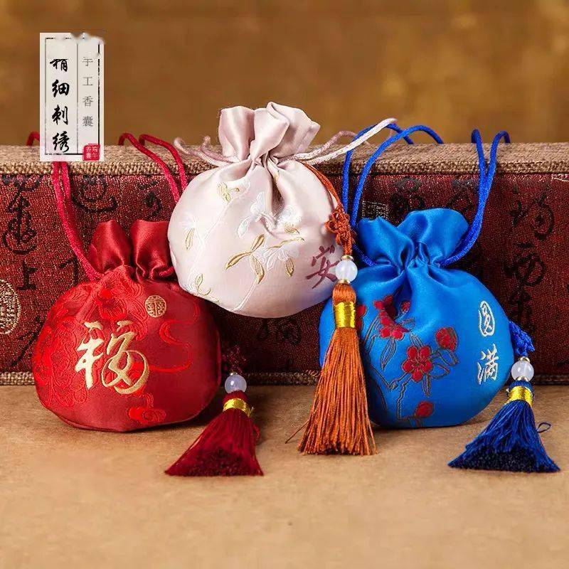 端午佩香囊聚香凝神避邪驱瘟祛不祥之气