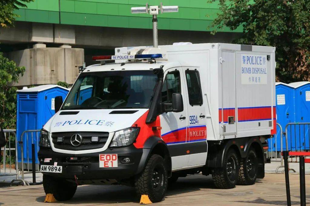 其警察装备也是走在前列的,2019年香港警察爆炸品处理科(eod)更新了