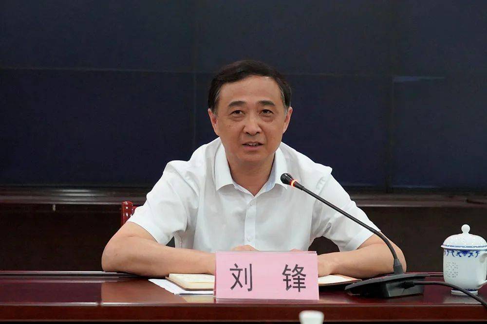 副市长徐耀纯,市政府秘书长张维汉一同收听收看了全省会议并出席我市