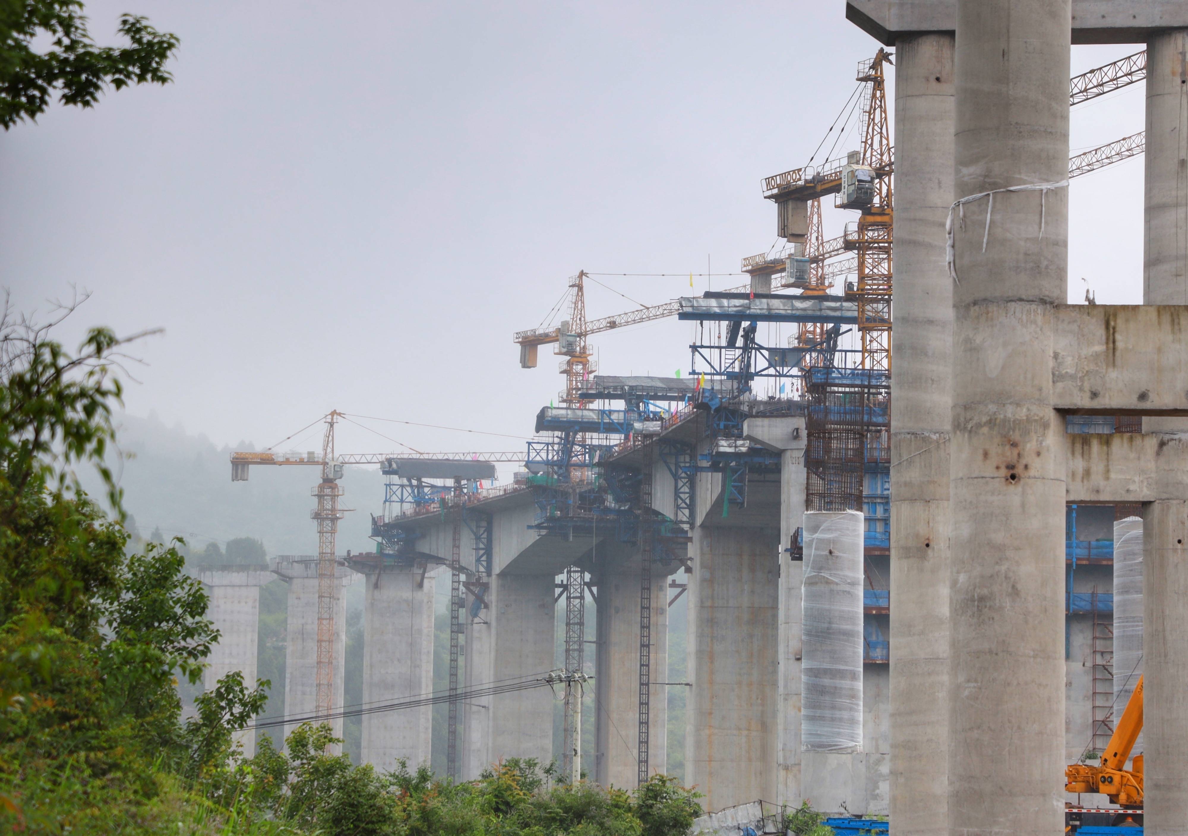 余(余庆)高速公路建设整体形象进度已达75%,预计将于年底建成通车