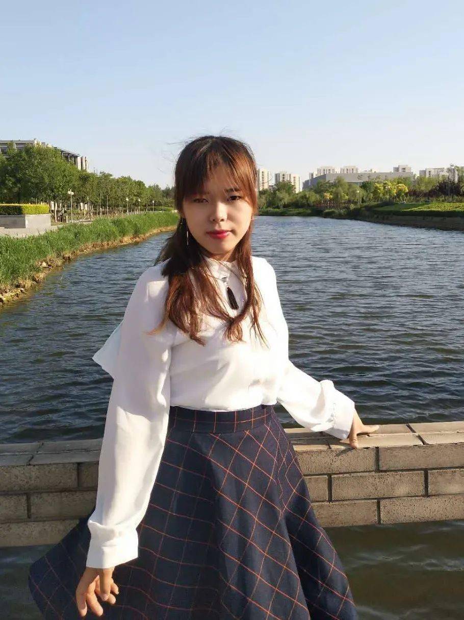同济大学政治与国际关系学院2020届硕士研究生 甘甜甜多彩青春 不负