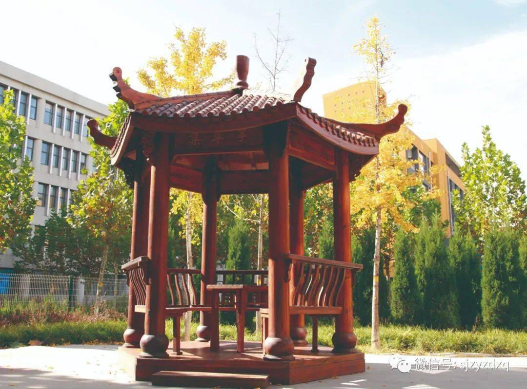 咨询室▲微机室▲图书馆▲篮球场▲亲情电话提醒一中东为石家庄公立高