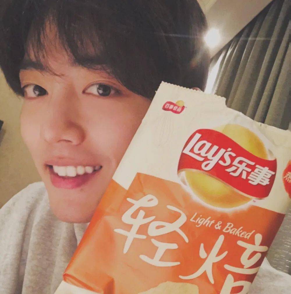 微信头像肖战自拍二