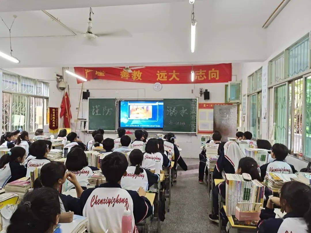 辰溪一中团委积极开展防溺水安全知识教育主题活动,让学生变成防溺水