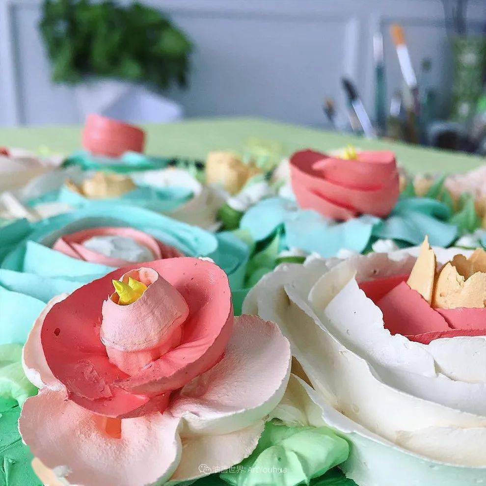 她让油画颜料像奶油绘出厚重富有立体感的花卉惊艳