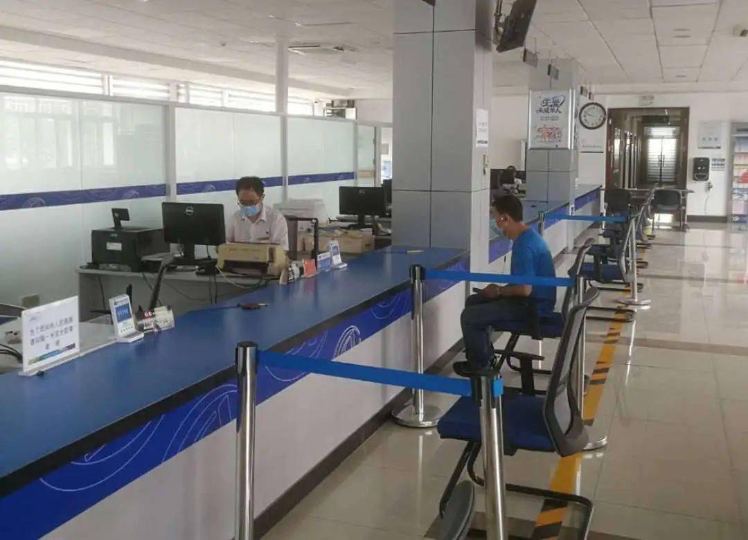 区人力社保局坚持端午在岗大厅服务不间断