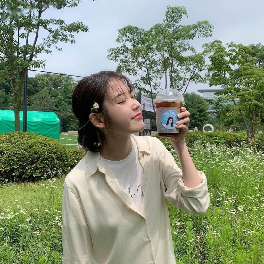 iu对广告主咖啡车应援的感谢美貌如鲜花盛开一般的花iu
