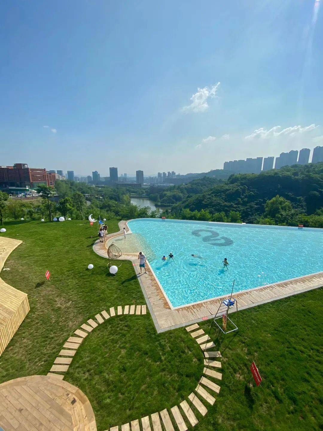 9928度活水游泳馆『无边泳池 绝美风景』five相信玩乐酱,这是一个