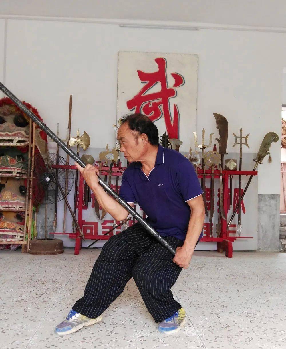 棍式-准破天星式(右)器械展示(上)传说晋代丞相葛洪辞官后有一次面对