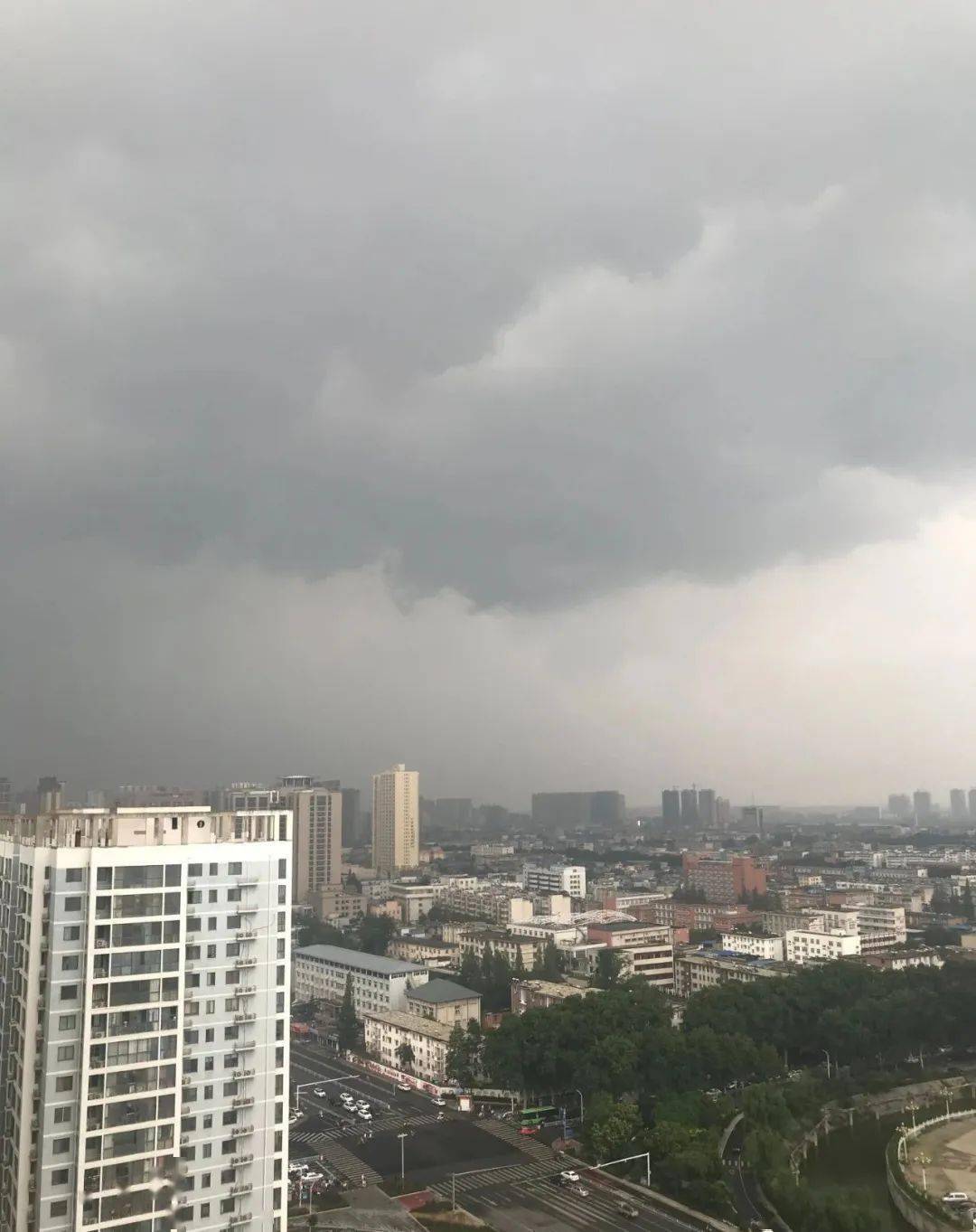 毛毛雨 阵雨 雷雨 暴雨图片