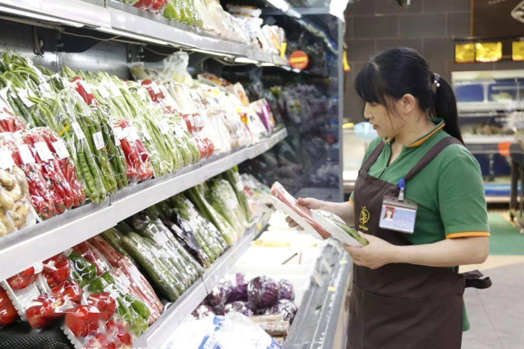 "我进入大华超市已经七年了,从生鲜营业员做起,升为组长,又升为主管