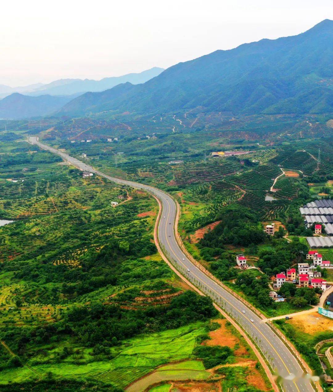 八年振兴路丨大余奋进路上争朝夕全面崛起正当时