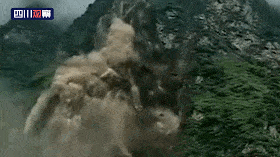 汶川县境内一山体发生高位崩塌