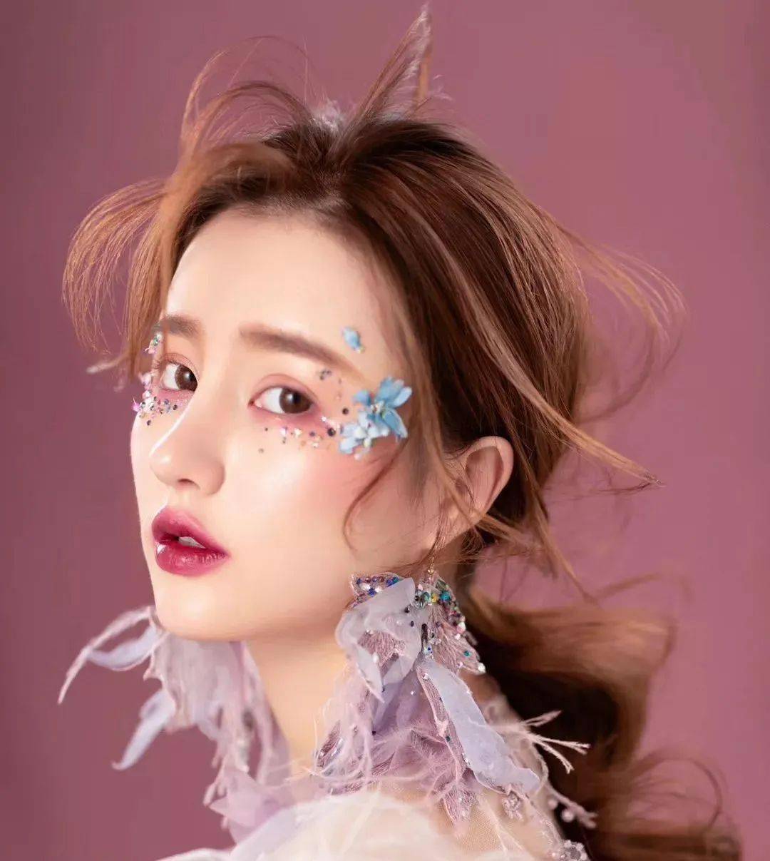 2020流行的简约韩系减龄抽丝中式复古新娘造型