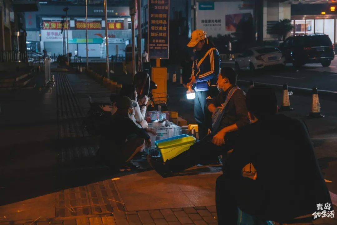 深夜11点青岛台东夜市收摊后竟是这样的