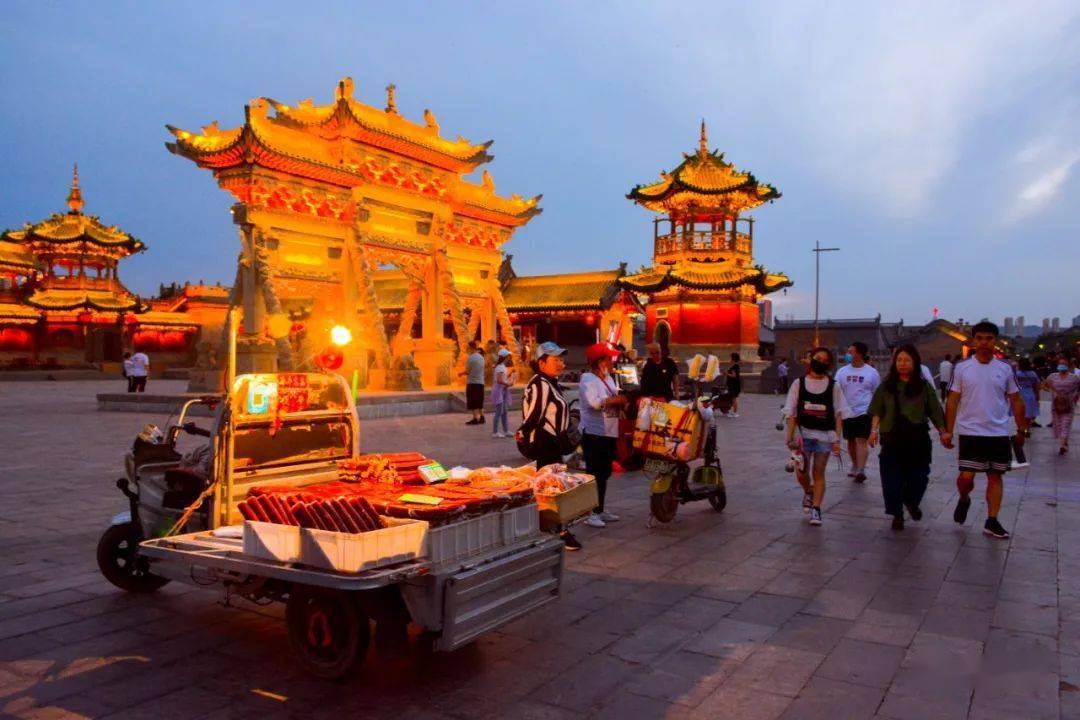 下寺坡街, 华严广场,大同潘家园等地, 入夜后人来人往, 众多的夜市