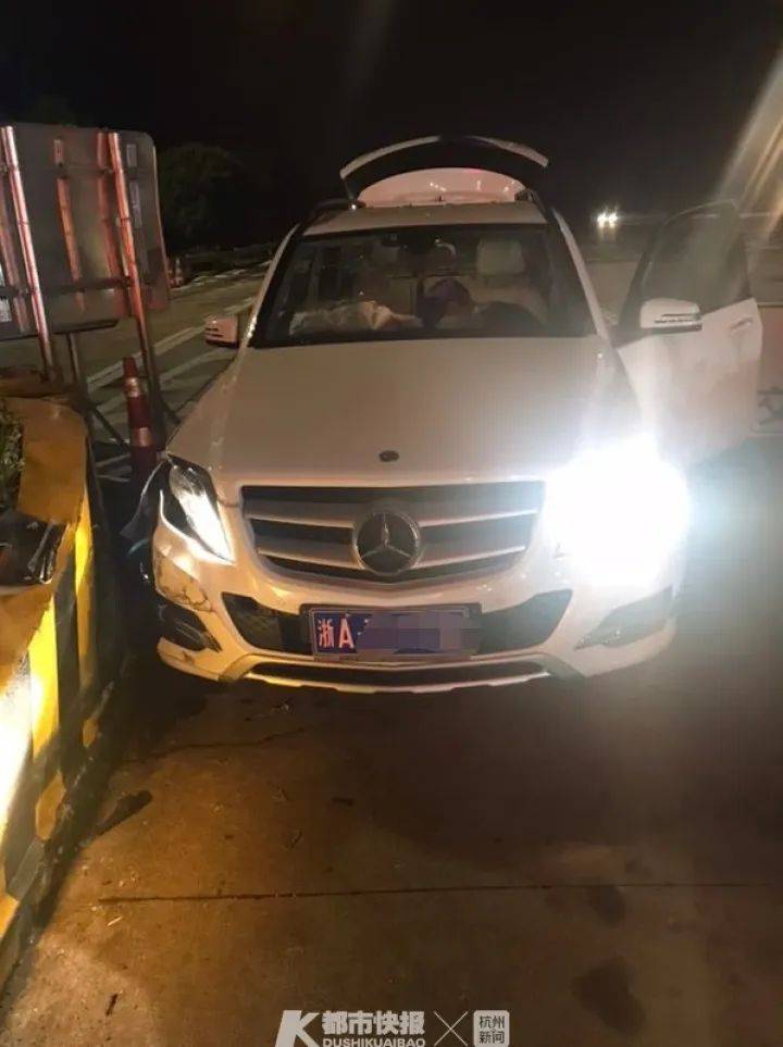 老公坐在副驾驶座睡觉打起了呼噜杭州一女司机被传染分心撞车