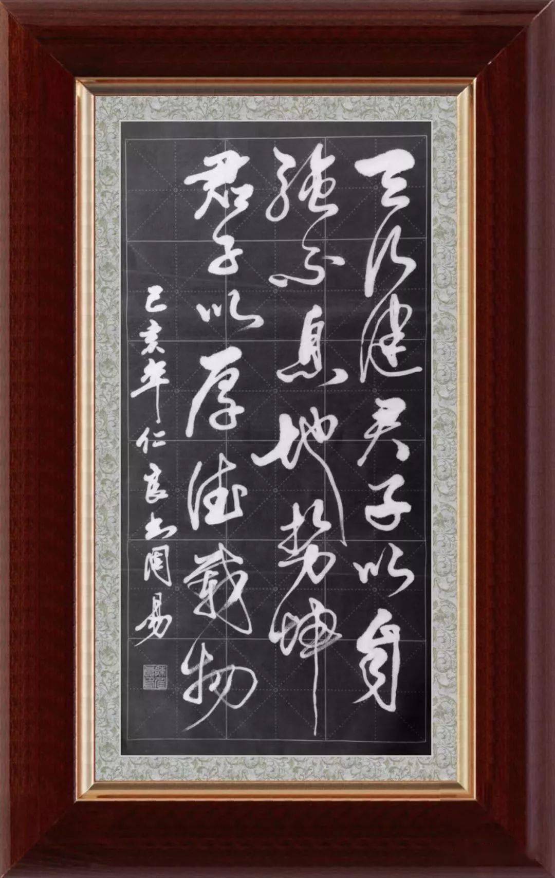 仁良,1966年5月7日出生于浙江省宁波市,自幼学习柳公权和颜真卿书法