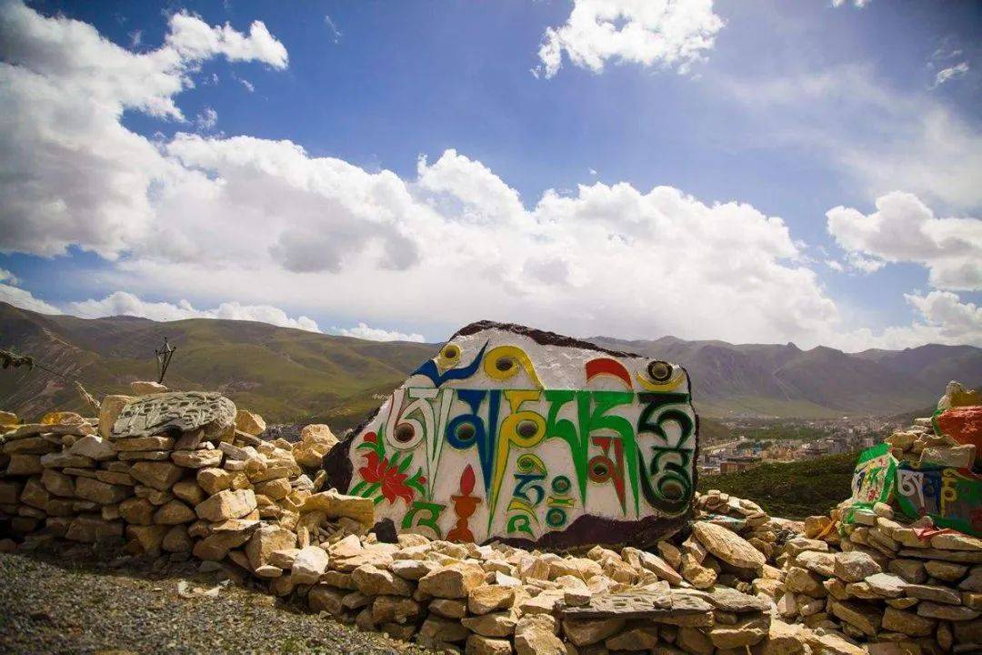 河湟印象丨玉树嘉那玛尼石堆四