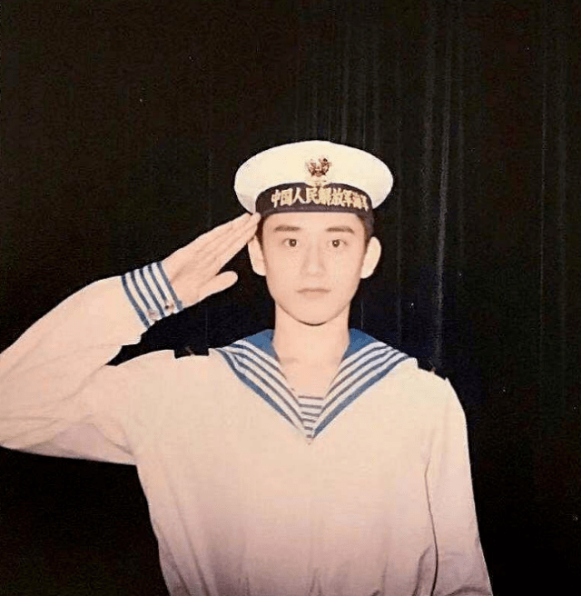 网上流传过钱枫当兵时期的照片:减肥如整容,前一阵"天天向上"10周年