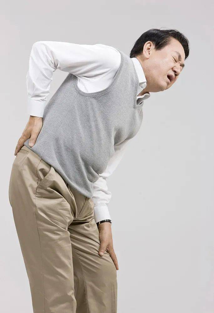 【嗨广播】毛方敏:老年人突发腰背痛,可能是骨质疏松性胸腰椎骨折