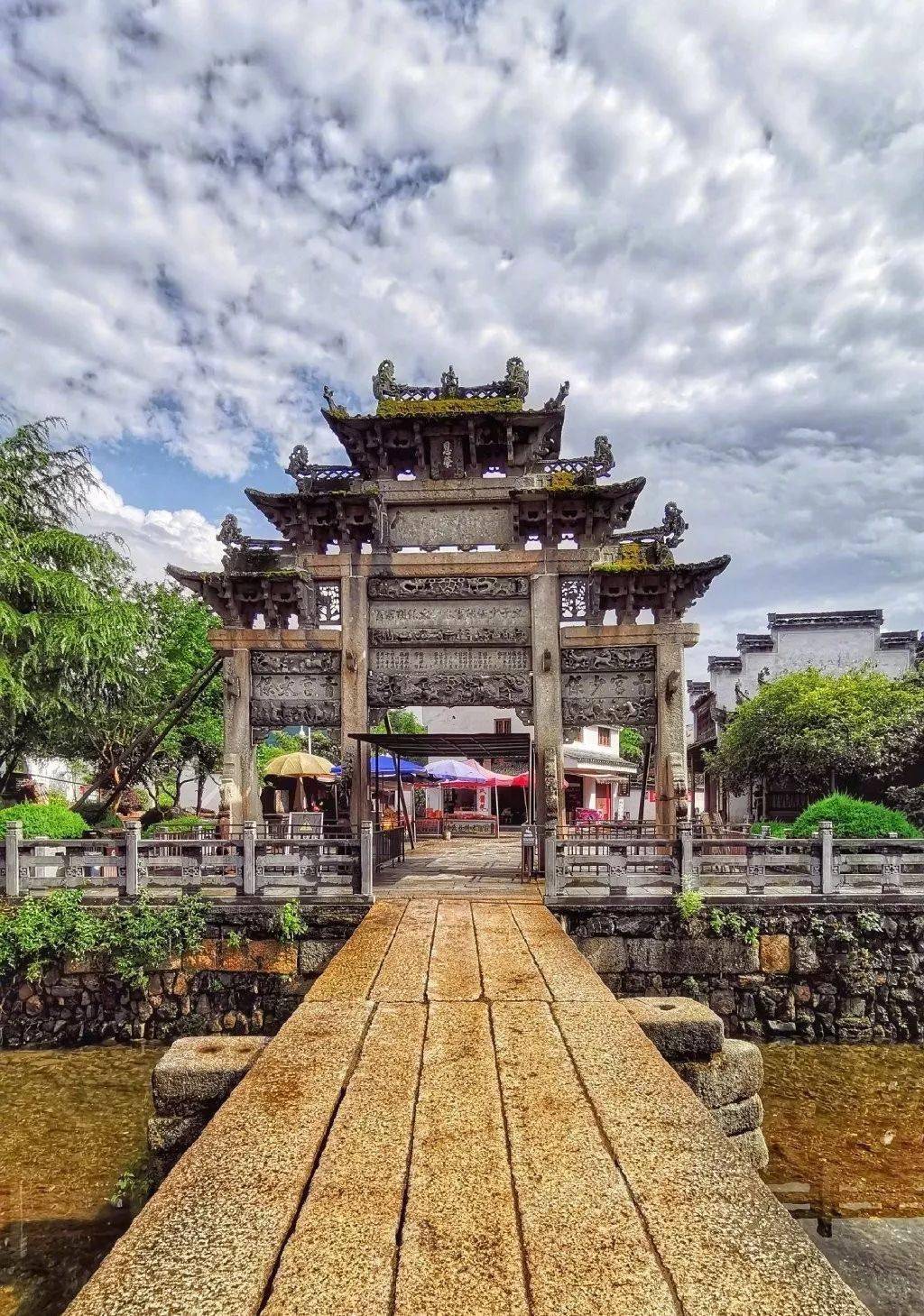 附近景點:大別山主峰景區,天堂寨,皖西大裂谷等 龍川景