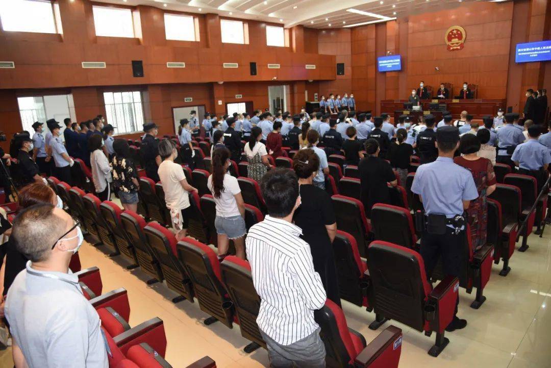 年至2018年,谢江等人把"重点目标"放在成都及周边地区民营企业主身上