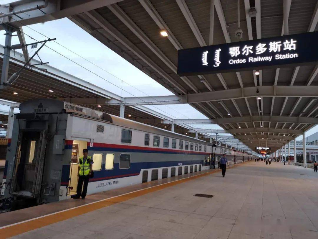 极为稀有鄂尔多斯首列双层列车亮相67