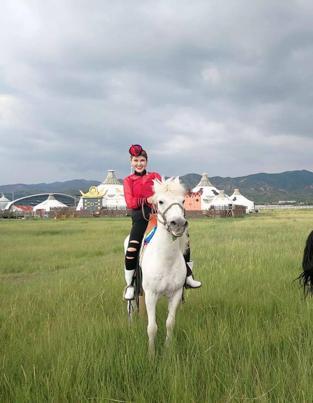 乌兰图雅传承非遗文化新歌速递:《那就是蒙古包》!_草原