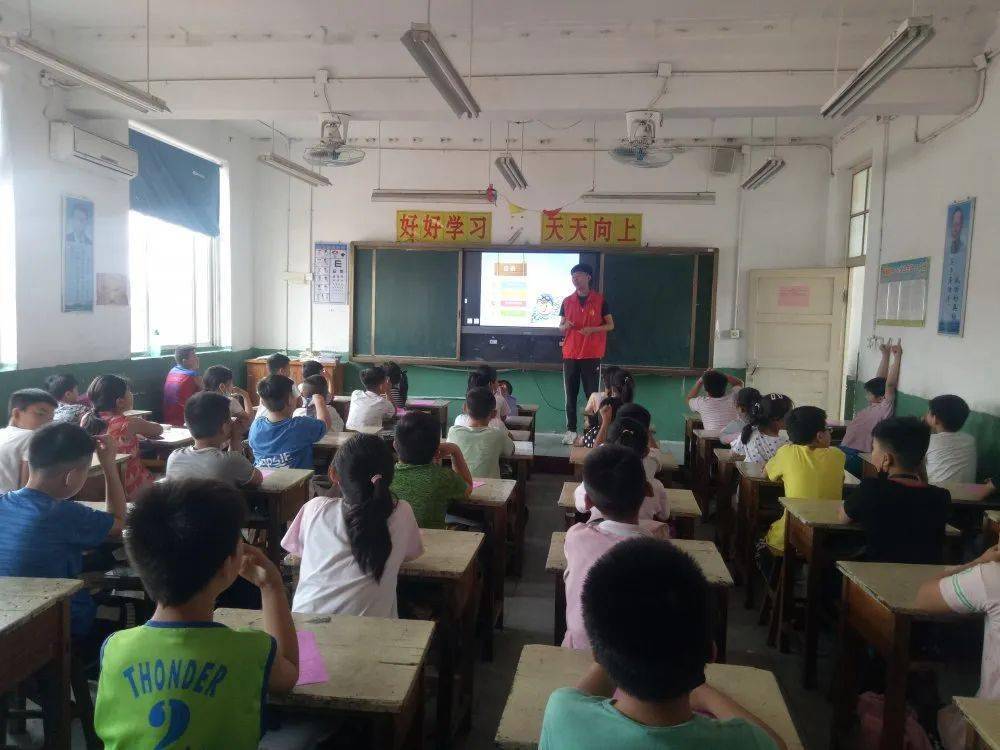 防溺水安全教育进校园_两城镇