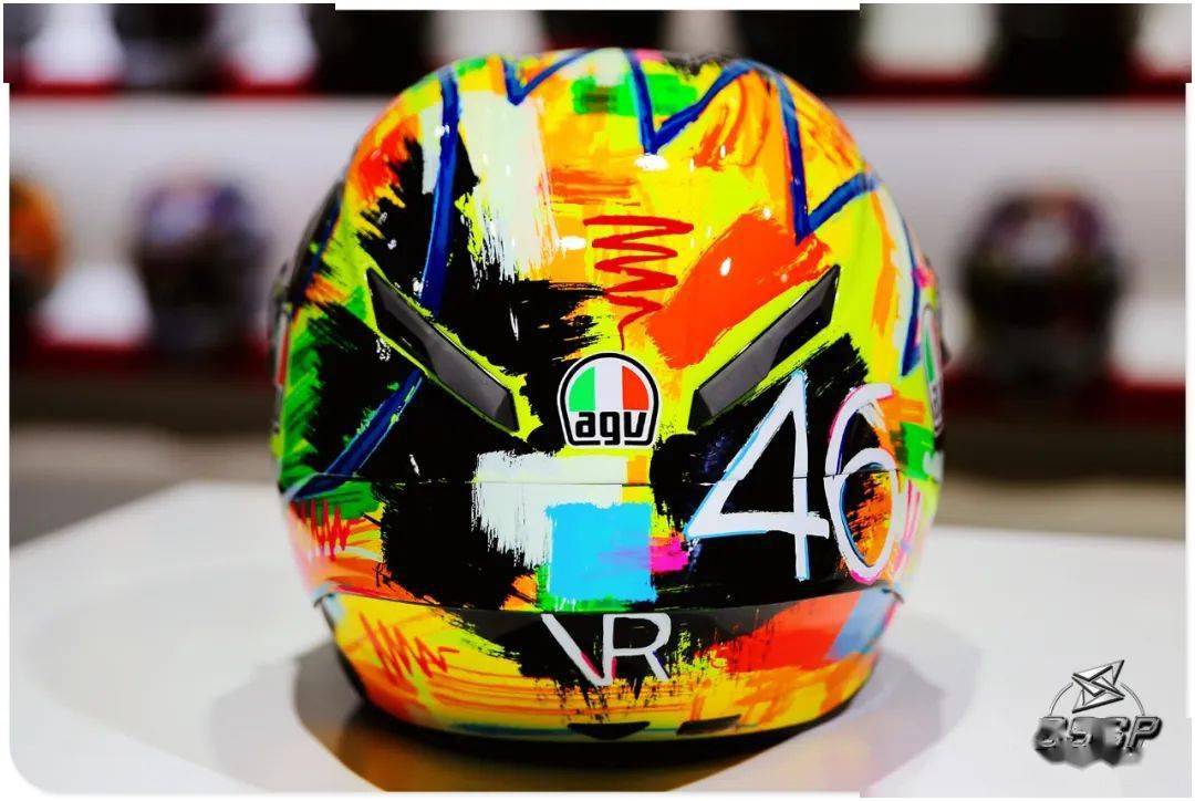 agvvalentinorossi涂鸦日月元素不可缺席彩绘解析