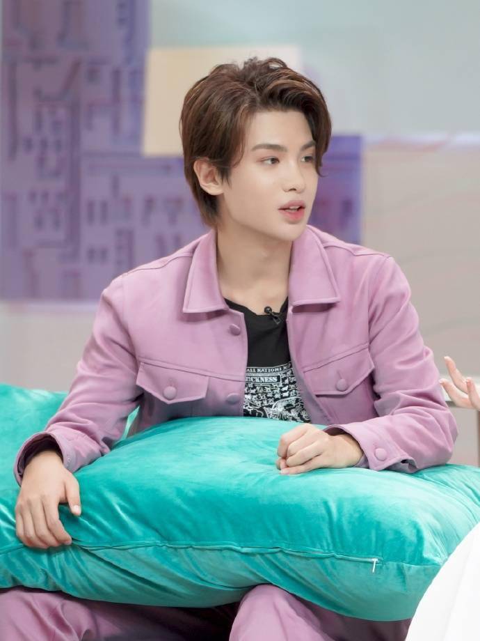 justin《看我的生活》最新高清剧照来袭 大帅哥室内冲浪倒计时